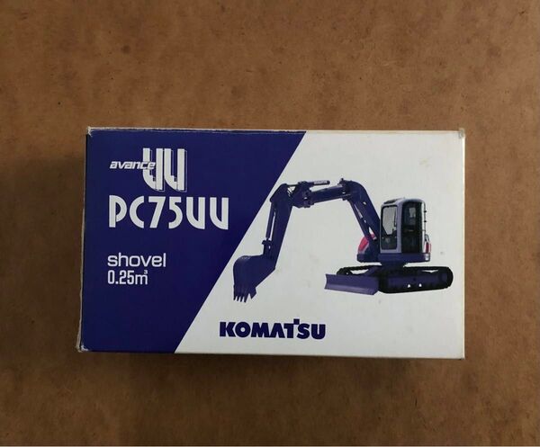 コマツ PC75UUショベルカー ミニチュア模型