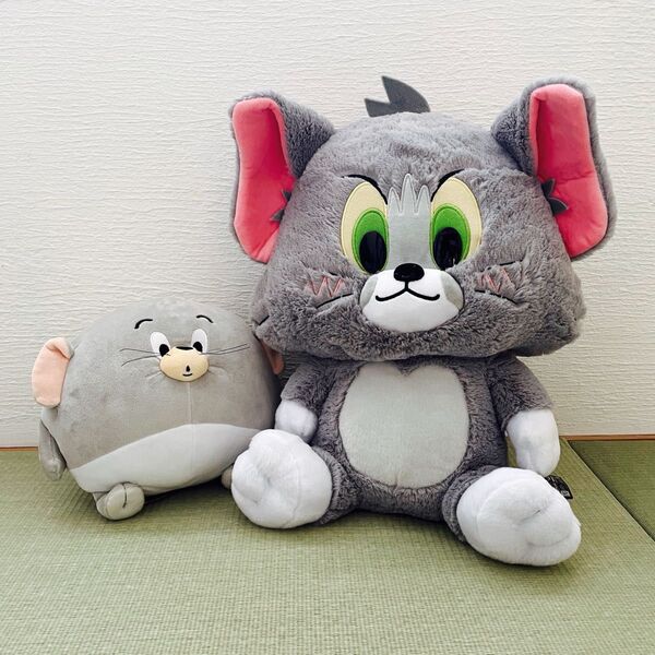 トムとジェリー MEGA BIGぬいぐるみのトム と オレンジを飲み込んだ時のまんまるタフィー