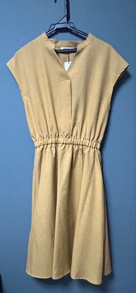 【交渉可能】フレンチスリーブワンピース ベージュ