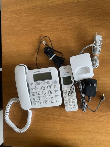 Panasonic 美品Panasonic VE-GD24-W コードレス電話機 ホワイト子機付き