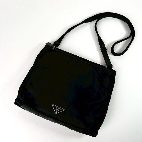 PRADA プラダ ショルダーバッグ サコッシュ ポシェット 三角ロゴ ナイロン ブラック 黒 斜め掛け