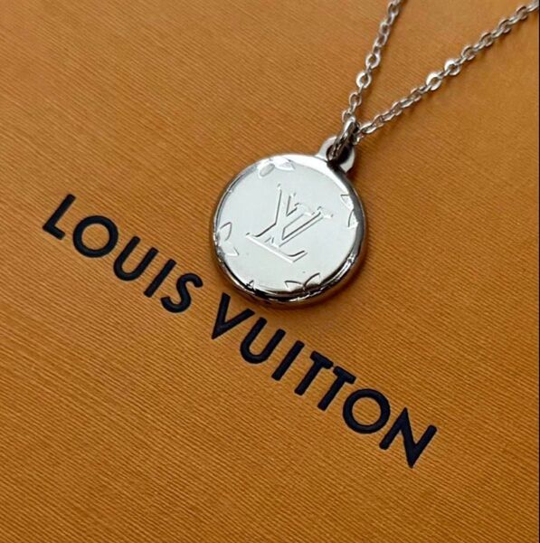 ★極美品 vuitton ネックレス LVモノグラム柄