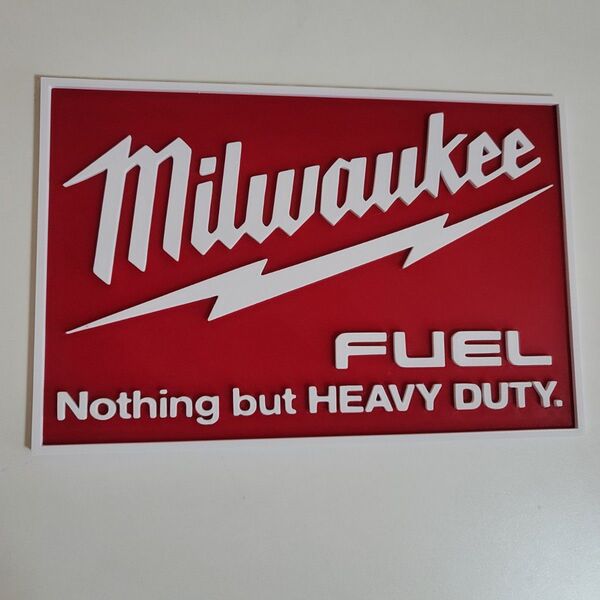 Milwaukee ロゴプレート 看板 インテリア ガレージ雑貨 工具ロゴ 赤白 200mm
