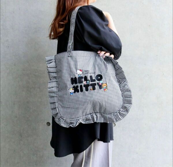 ACCOMMODE アコモデ ハローキティ ギンガムチェックフリルトートバッグ 刺繍 ブラック サンリオ