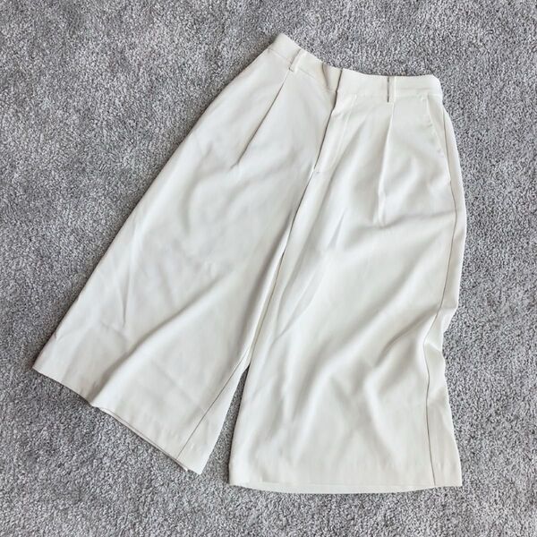 UNIQLO ガウチョパンツ 膝下 無地 ウエストゴム 白 S.2477