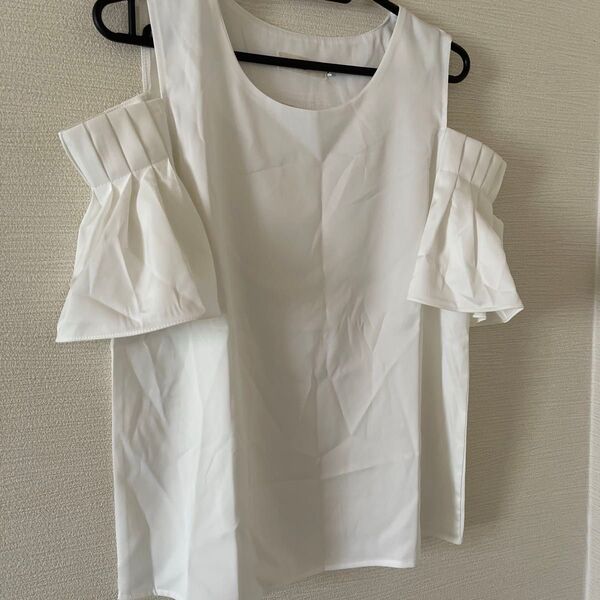 【500円】未使用 オフショルダーブラウス ホワイト 半袖 肩出し