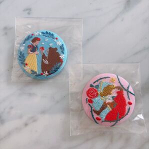 ★ディズニー刺繍缶バッジ ディズニープリンセス 白雪姫&眠れる森の美女 オーロラ姫 2つセット★新品