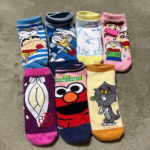 キャラクター靴下 7足 23cmぐらいです