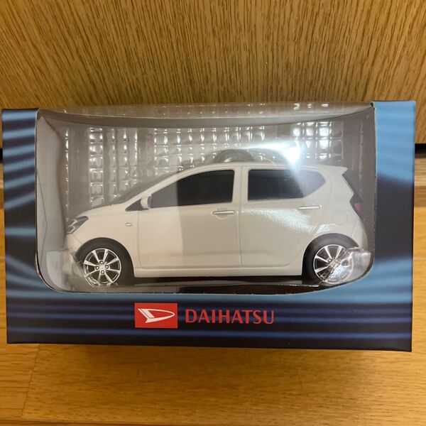 ダイハツミライースミニカー プルバックカー