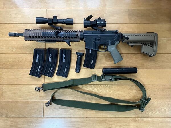 内外装カスタム品 東京マルイM4電動ガン ダニエルディフェンス&マグプルカスタム マッドブルエアソフト 付属品多数 スコープ他