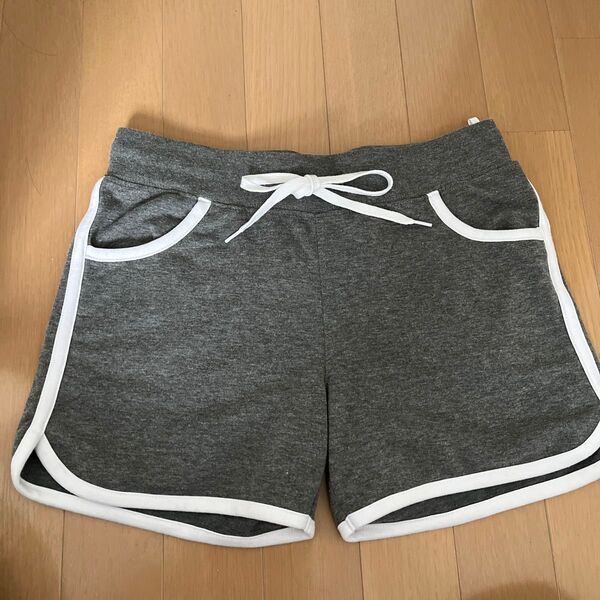 ショートパンツ