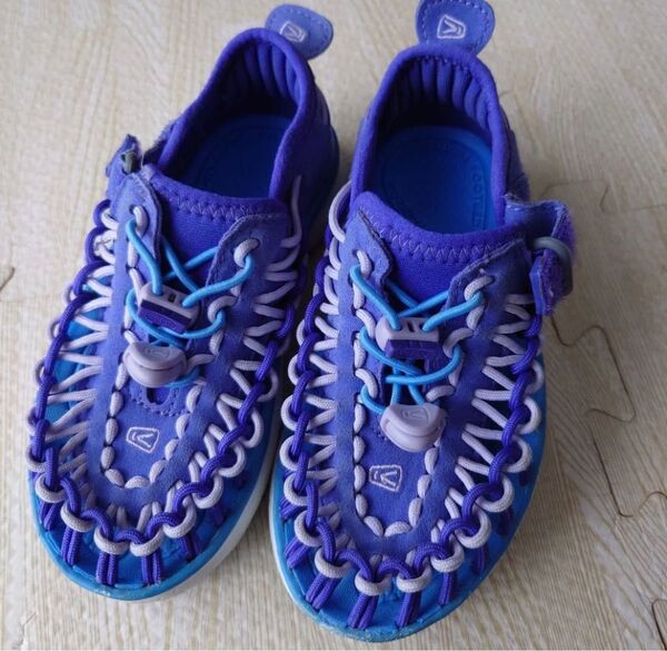 keen 16センチ サンダル