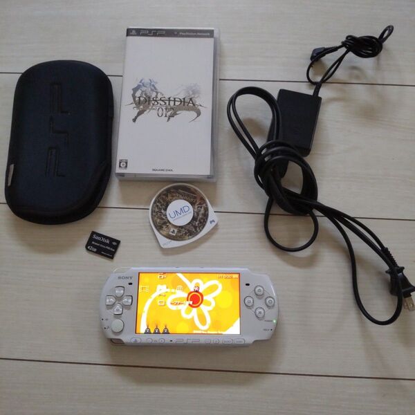 超美品★psp3000本体★白。新品バッテリー、ゲーム2つ、メモリー、充電器付♪動作OK!除菌済み!