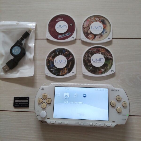 超美品★psp本体★白2。純正バッテリー、ゲーム4つ、メモリー、充電器付♪動作◎除菌済み!