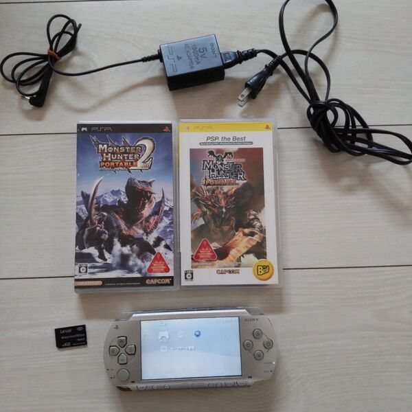 美品★psp本体★シルバー2。純正バッテリー、ゲーム、メモリー、充電器付♪動作OK!除菌済み!