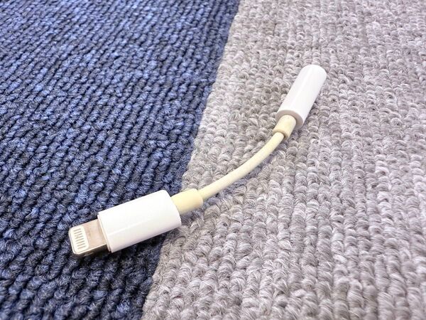 Apple Lightning - 3.5 mmヘッドフォンジャックアダプタ 純正品 MMX62J/A