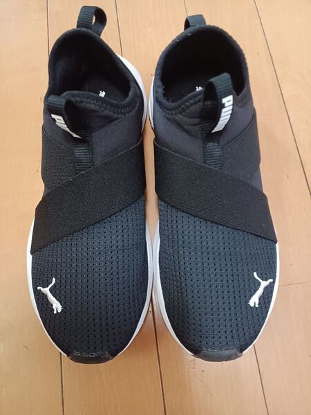 PUMA スニーカー スリッポン23.5