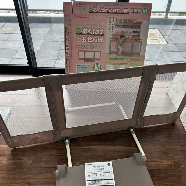 日本育児 おくだけとおせんぼ (グレージュM) メッシュ素材 取り付け幅:約95〜140cm 6ヶ月〜24ヵ月頃対応