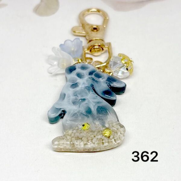 ハンドメイド レジン 海うさぎのキーホルダー