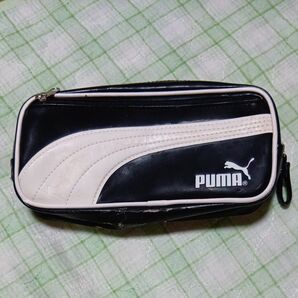 PUMA ペンケース ブラック×ホワイト外ファスナーあり
