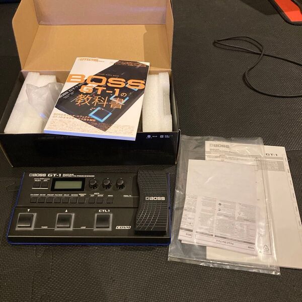 超美品 BOSS GT-1 付属品完備 GT1の教科書付き! シンプル操作で人気 サウンドはプロもお墨付きのマルチエフェクター