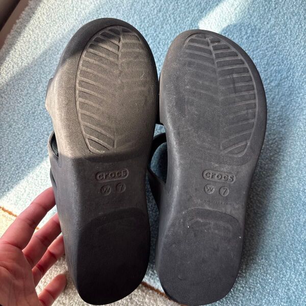 crocs サンダル W7 ブラック