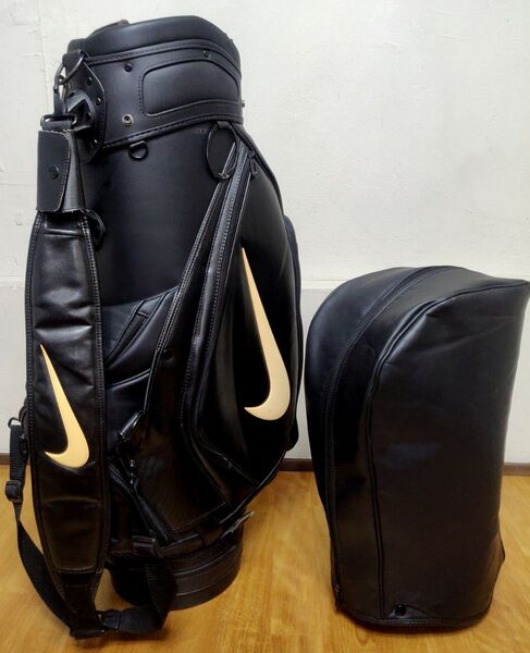 NIKEのキャディバッグ(ツアー型・黒)