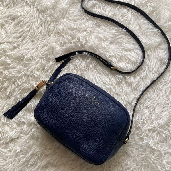 美品 kate spade ケイトスペード ショルダーバッグ レザー ネイビー 紺 カメラバッグ バック タッセル レディース