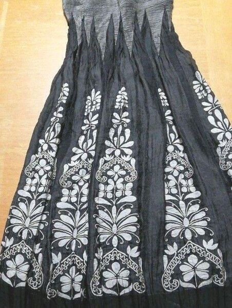 美品 ロングスカート 花柄 黒 白 フレア