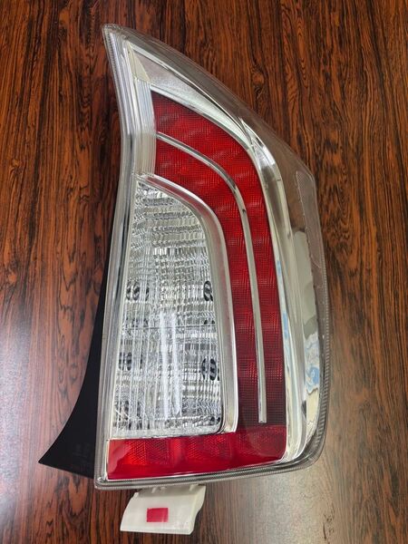 トヨタ プリウス ZVW30 後期 純正 右 テールランプ 美品