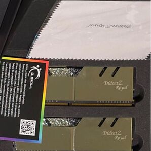 高性能16GB DDR4メモリ、3600MHz、ゴールドヒートスプレッダ付き