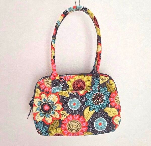 VERA BRADLEY ヴェラブラッドリー 布製キルティング ショルダーバッグ 花柄