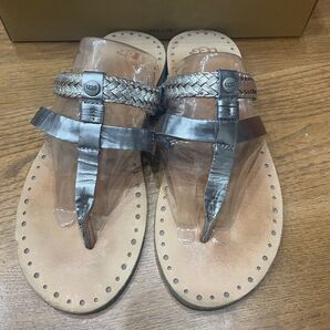 UGG フラットサンダル シルバー