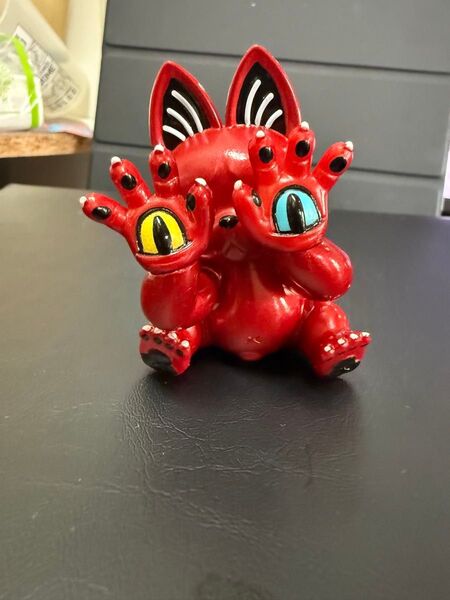 カプセルトイ ジゴクネコおにぎり ザクロにぎり(おすわり) フィギュア