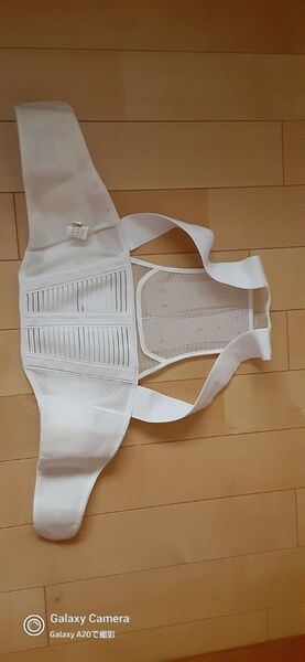 ボディプロテクター 猫背矯正ベルト メッシュ