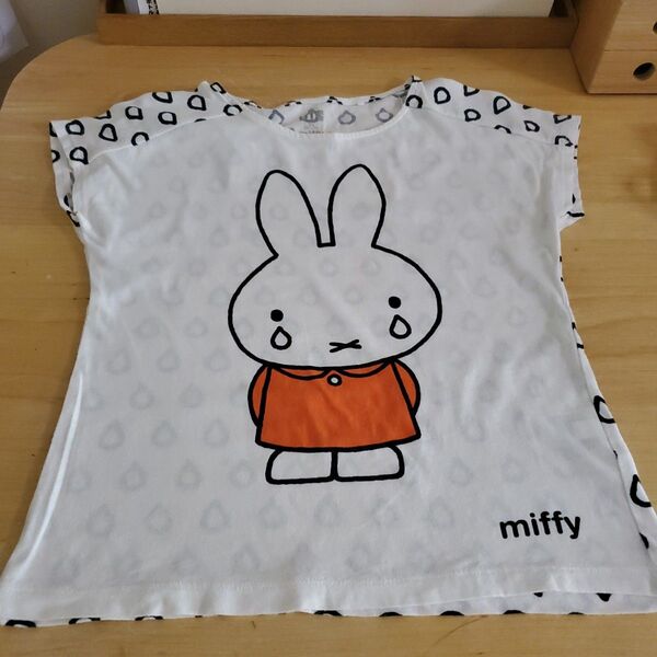 120cm UT ユニクロ ミッフィー Tシャツ 涙 泣いてる 背中総柄 綿100% 半袖Tシャツ