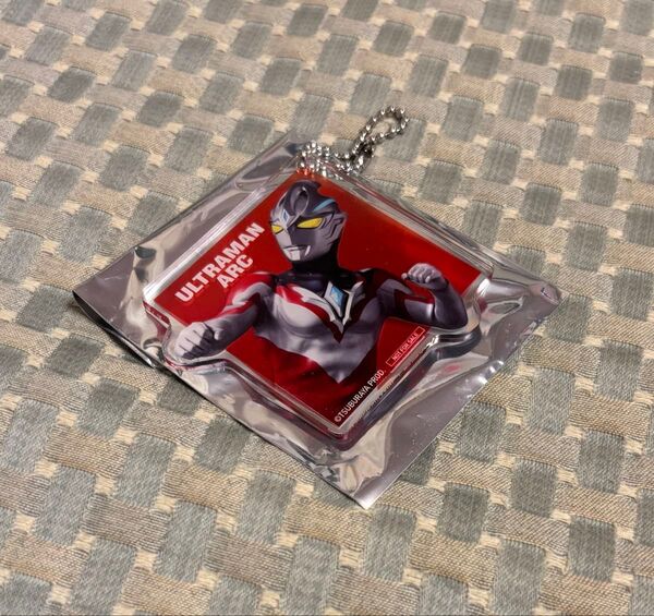 ウルトラマンアーク キーホルダー ウルトラマンワールドM78 オンライン 特典