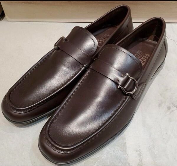 ◆ 美品 フェラガモ ドライビングシューズ メンズ 9 27㎝ ローファー 革靴 レザー Ferragamo ビジネスシューズ