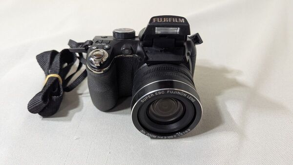 G21 FUJIFILM デジタルカメラ FINEPIX S4500 単3電池式
