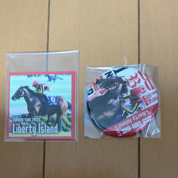 未開封 ノーザンホースパーク モバガチャ リバティアイランド 缶バッジ ステッカー 競馬 JRA