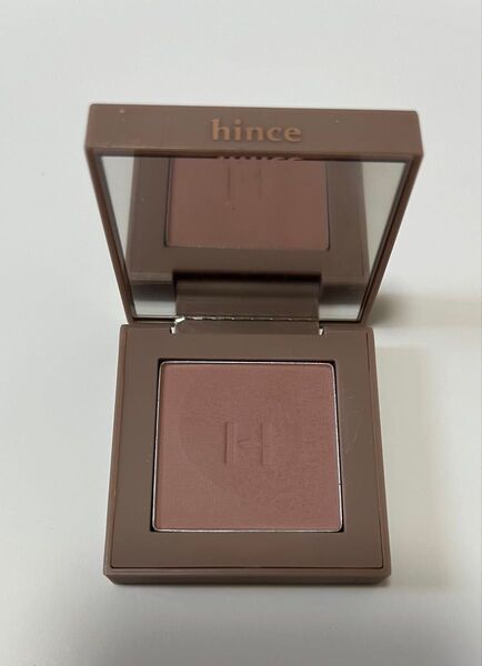 hince ニューデップスアイシャドウ V002