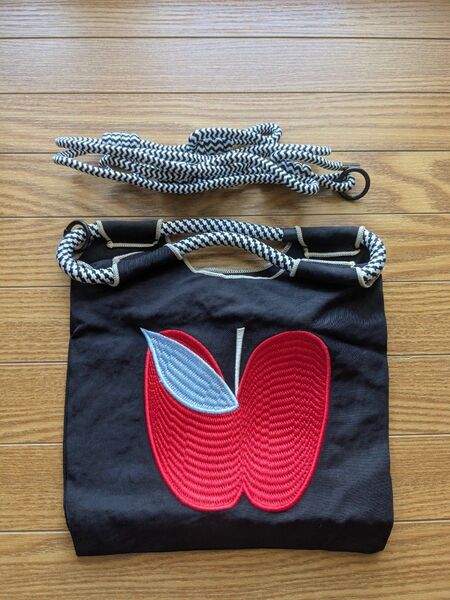 お値下げしました!アップル柄がカワイイ刺繍エコバッグ !