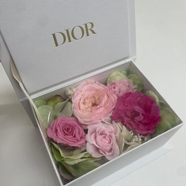 Dior プリザーブドフラワー ローズ ピンク ディオール ギフト 非売品 ボックス 飾り インテリア アレンジメント 紙袋つき