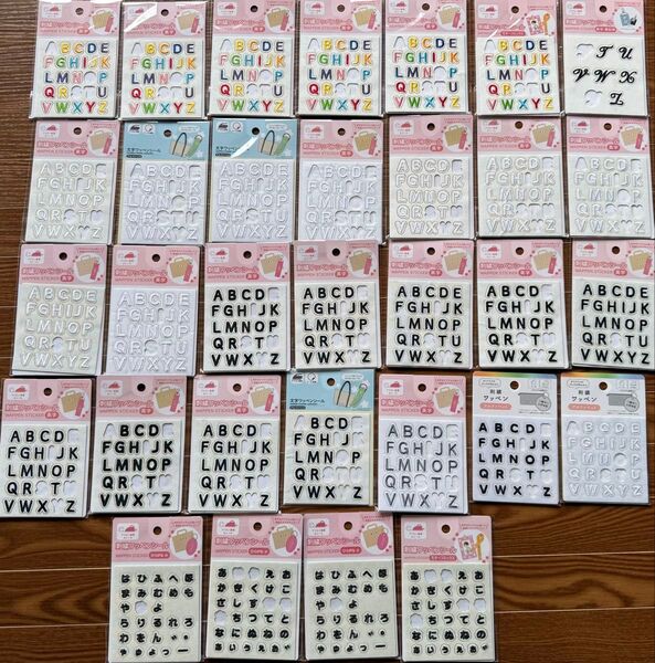 刺繍ワッペンシール アルファベット 英字 ひらがな モチーフ 32シート