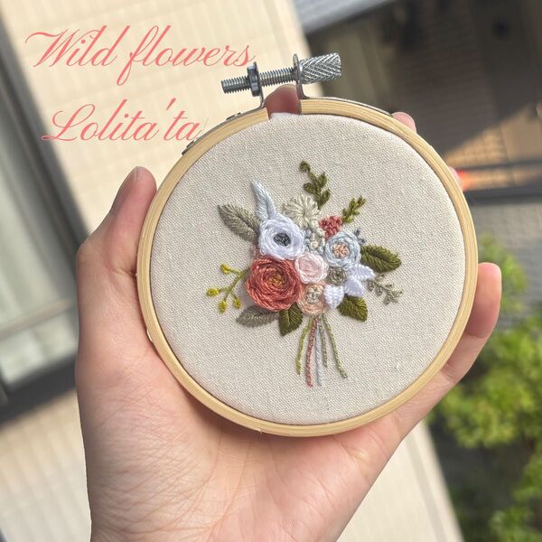 最後の値下げ ハンドメイド 刺繍 花束 木製フレーム付き 刺繍フレーム インテリア 002 フレーム入り 北欧風 母の日
