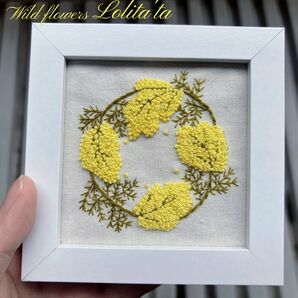 最後の値下げ ハンドメイド フレーム入り ハンドメイド 刺繍 ミモザリース フレーム付き 花 母の日 北欧風 030