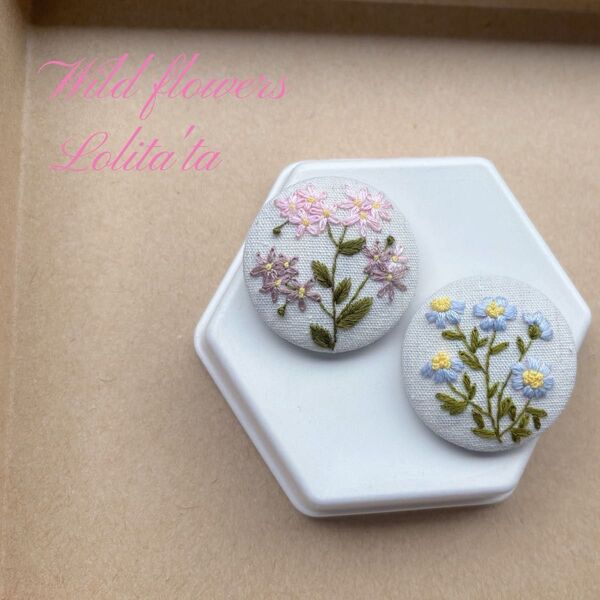 最後の値下げ ハンドメイド くるみボタン 北欧風 花 春ブローチ2個セット 刺繍ブローチ ブローチ ハンドメイド