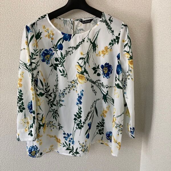 CLASSA 白地 青黄花柄トップス 長袖 カットソー ブラウス サイズ LL