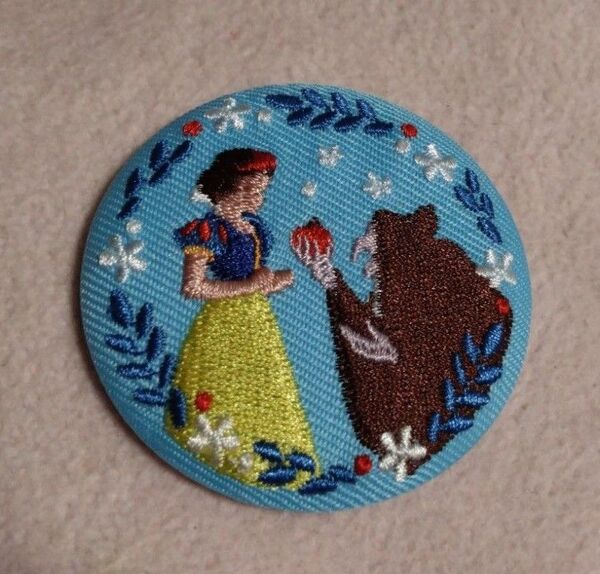 ☆白雪姫☆刺繍缶バッジ ディズニー