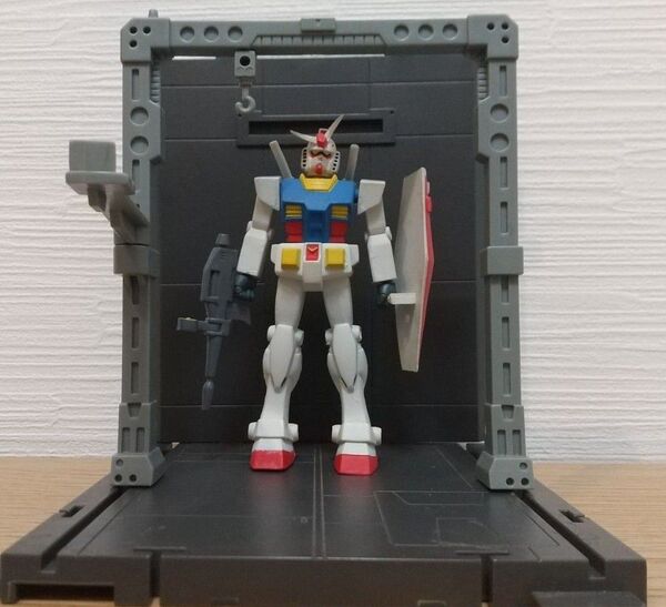 ガンダムフィギュア 機動戦士 ガンダム 格納庫つき
